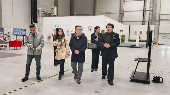 駐匈牙利大使龔韜調(diào)研華工激光歐洲展示中心，走進首家“激光智造4S店”